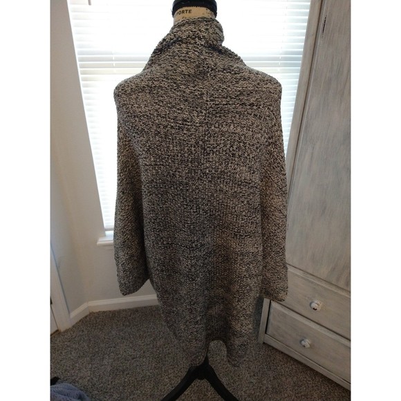 Active USA black & white multicolor wide sleeve small Cardigan - Picture 5 of 9